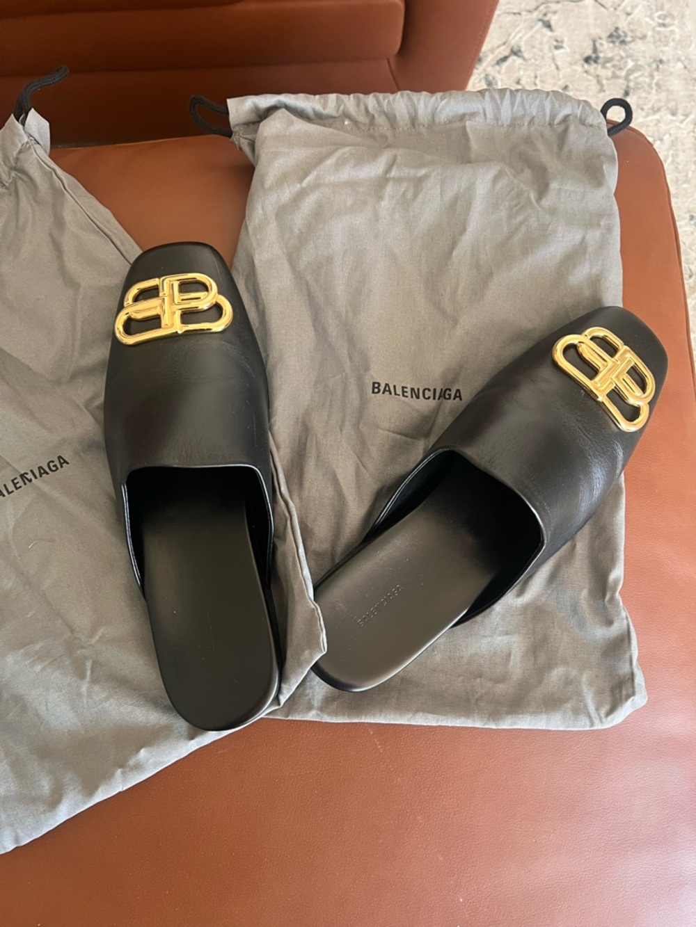 Authentic Balenciaga, black flats with gold emblem. - Picture 3 of 8